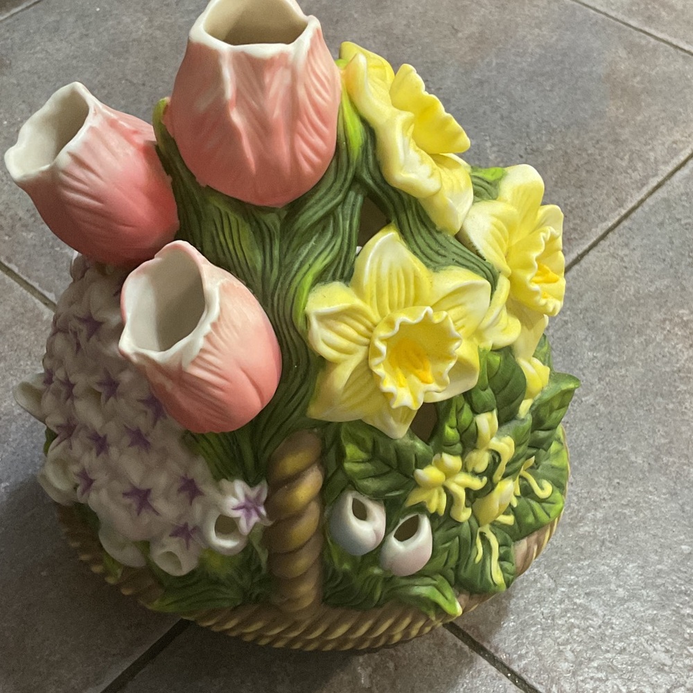 PartyLite Ceramic Basket with Pink and Yellow Blooms